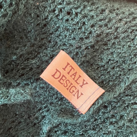 Emerald green infinity scarf with fringe - Picture 5 of 5